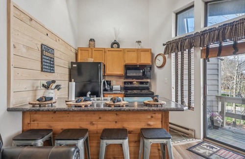 Hidden Valley Condo | Cozy 2-bedroom condo in lovely Hidden Valley with WiFi