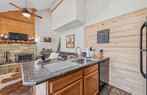 Hidden Valley Condo | Cozy 2-bedroom condo in lovely Hidden Valley with WiFi