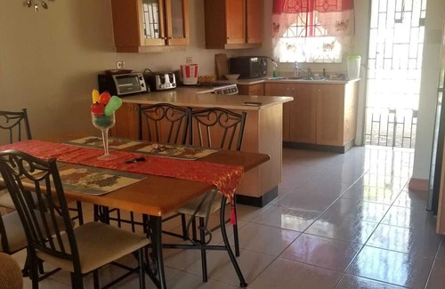 Silver Sands House | 2 Bedroom 2 Bathroom Kitchen Living room and verandah Close to a beach