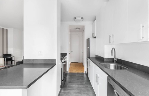 Upper East Side Apartment | Upscale Midtown East One Bedroom