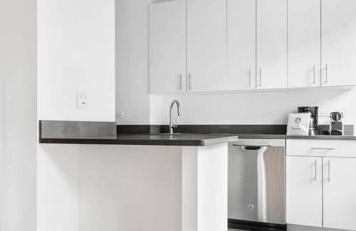 Upper East Side Apartment | Upscale Midtown East One Bedroom