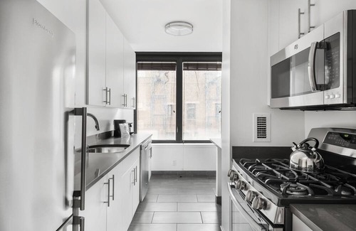Upper East Side Apartment | Upscale Midtown East One Bedroom