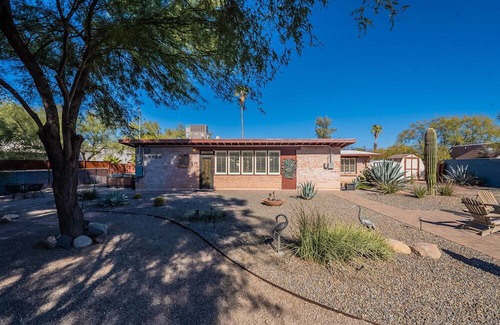 San Gabriel House | Stunning, Amazing Yard, Golf, Walking Paths, The Desert Rose Of Tucson.