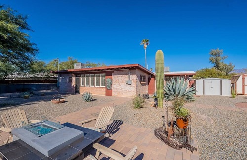 San Gabriel House | Stunning, Amazing Yard, Golf, Walking Paths, The Desert Rose Of Tucson.