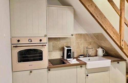 Allainville Cottage | Farmhouse cottage with private jacuzzi