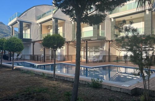 Karaoz Villa | Aden's Villas J2