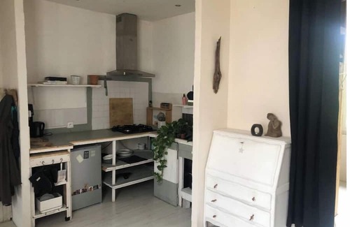 Saint-Germain-des-Fosses Apartment | Quiet studio overlooking the garden. Pets at no extra charge
