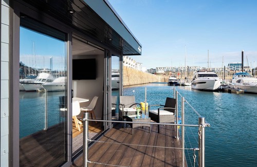 St. Helier Apartment | Oyster floating pod in St Helier Marina