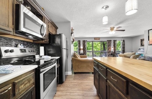 Camdenton House | Moss Hollow - Four bedroom house in quiet cove!