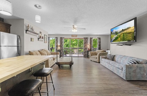 Camdenton House | Moss Hollow - Four bedroom house in quiet cove!