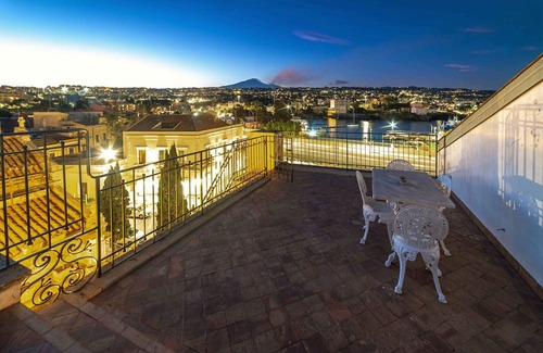 Ognina Apartment | Loft Duplex Skyview by Wonderful Italy