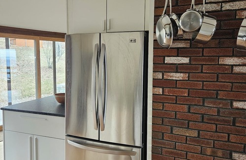 Cragsmoor House | A spectacular Shawangunk vista in a beautifully renovated chalet on a lush lawn.