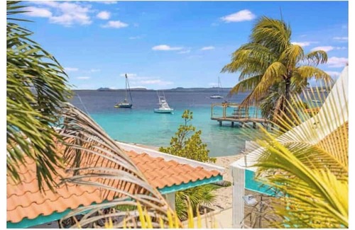 Playa House | Beautiful Charming Beachhouse Prime location walking distance to restaurants