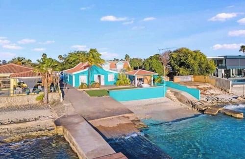 Playa House | Beautiful Charming Beachhouse Prime location walking distance to restaurants
