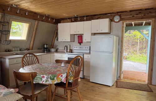 Regional District of Fraser-Fort George Cabin | Cozy lakefront cabin on Nukko Lake.