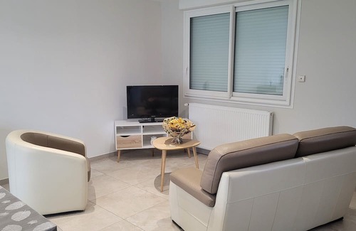 Saint-Etienne-en-Cogles House | On the road to Mont Saint Michel house for rent stay & vacations