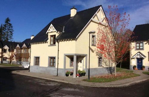 Ballyfarnon House | Kilronan Castle 4 Bedroom House on the Castle Grounds