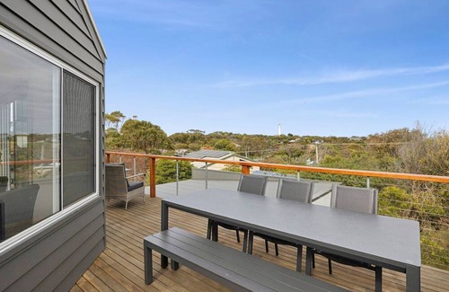 Aireys Inlet House | Lighthouse Views - Coastal escape with stunning lighthouse views