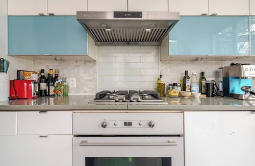 Kensington House | Spacious, artful 4-bedroom house in Brooklyn with lush backyard, parking, A/C