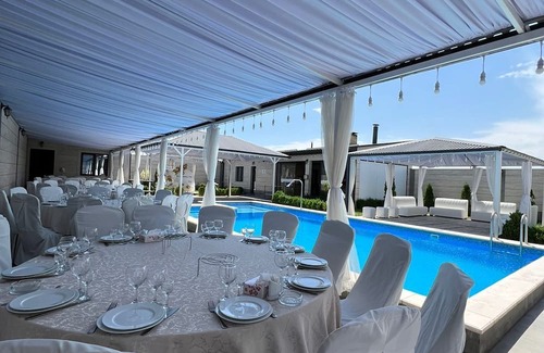 Oshakan House | Family & Friends House
