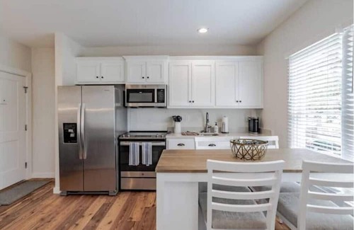 Hannon Park Apartment | Fantastic studio in Leinkauf Historic District!