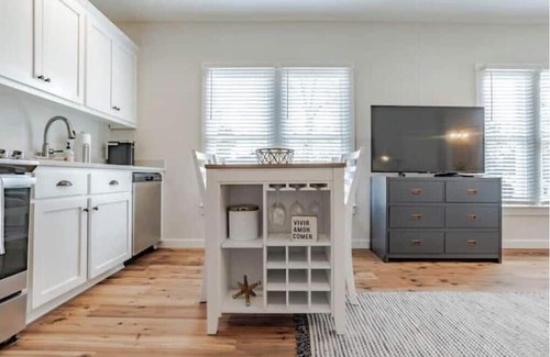 Hannon Park Apartment | Fantastic studio in Leinkauf Historic District!