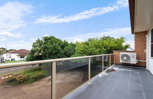 Lake Macquarie City Council House | Family Getaway in Belmont