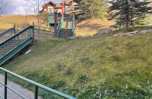 East Kootenay Condo | Panorama mountain retreat. 5 min walk to the gondola.