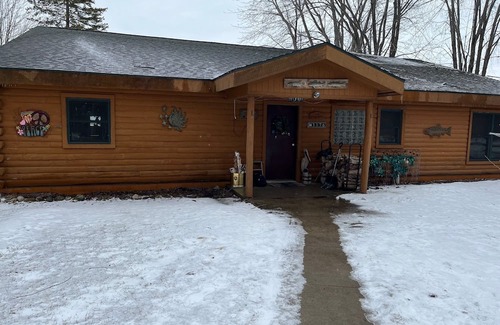 Brutus Apartment | 3 bedroom cottage on the NW side of Burt Lake