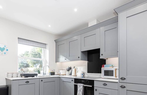 Boscombe House | BOURNECOAST: Modern terraced mews - garden/parking - near beach/town centre 9624