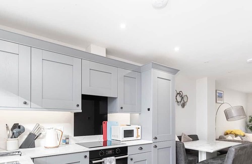 Boscombe House | BOURNECOAST: Modern terraced mews - garden/parking - near beach/town centre 9624