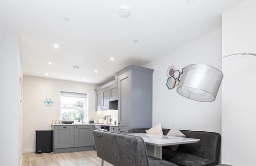 Boscombe House | BOURNECOAST: Modern terraced mews - garden/parking - near beach/town centre 9624