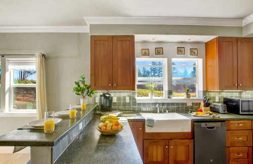 Windsor House | Luxury Estate Awaits: Your Ultimate Vineyard Escape
