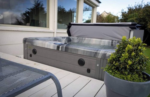 Killotteran House | Spacious 6-bedroom house with Hot Tub - Sleep 14