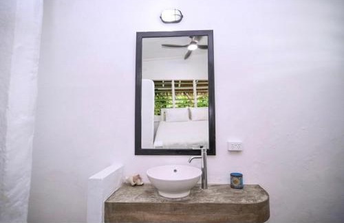 Eton Bed & Breakfast | Banana Bay Beach Club