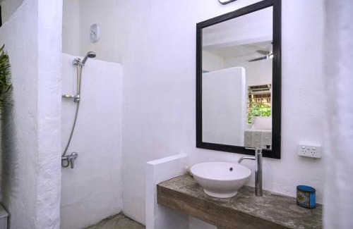 Eton Bed & Breakfast | Banana Bay Beach Club