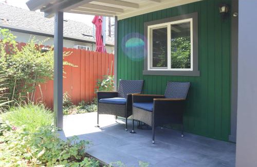 North Oak Park House | Charming Remodeled Studio Retreat w Front Garden