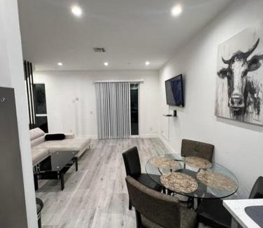 Larchmont Apartment | Hollywood 2bedroom