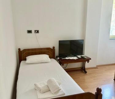 Gjirokaster Bed & Breakfast | Guest house Sofa