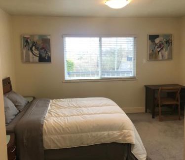 Richmond House | Spacious and bright queen bed room with private bathroom