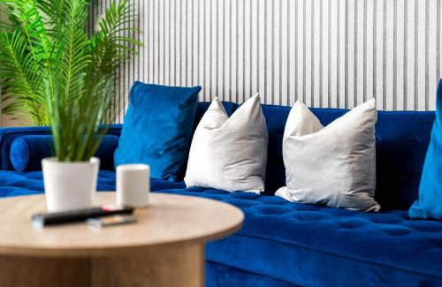 Theatreland Birmingham Apartment | Stylish City Centre Apartment - Secure Parking - Balcony - Arcadian - Chinatown - 43A