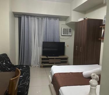 Cebu Hotel | Edward's Bed 2
