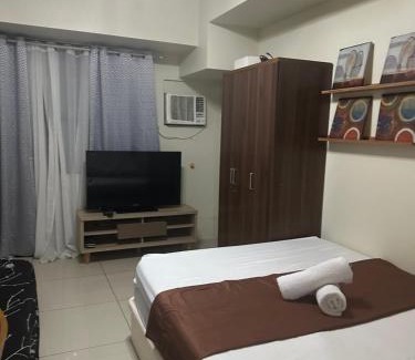 Cebu Hotel | Edward's Bed 2