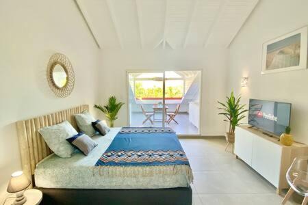 Cul de Sac House | Beautiful suite S12B pool next to Pinel Island