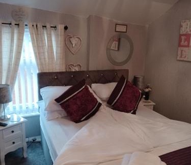 Blackpool Town Center Bed & Breakfast | Friends Bed & Breakfast