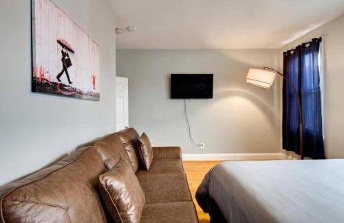 H Street Corridor Apartment | 2 King Sized Beds - Marvin's - Capital Hill