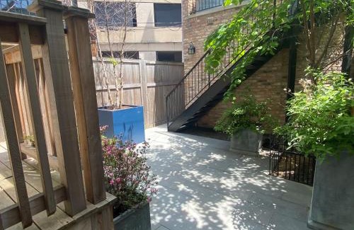 Lincoln Park House | Luxe Lincoln Park SFH with Private Roof Deck!
