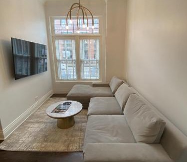 Lincoln Park House | Luxe Lincoln Park SFH with Private Roof Deck!