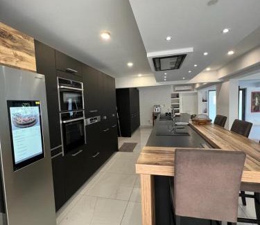 La Possession Villa | Villa Grande Montagne