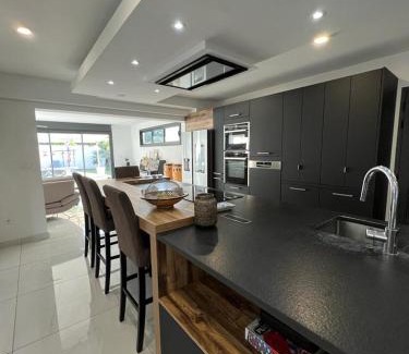 La Possession Villa | Villa Grande Montagne